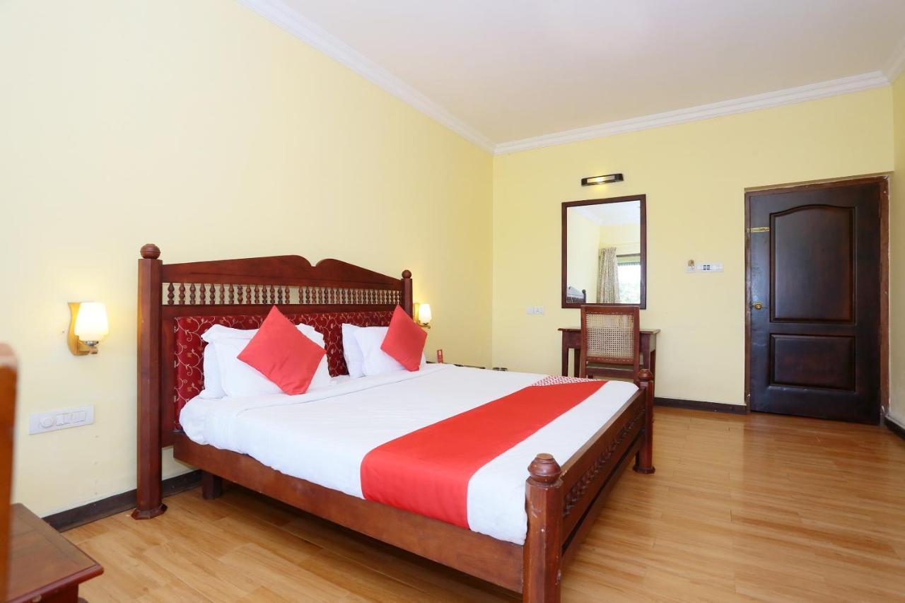 Oyo 26874 Manor Backwater Resort Kumarakom Exterior photo