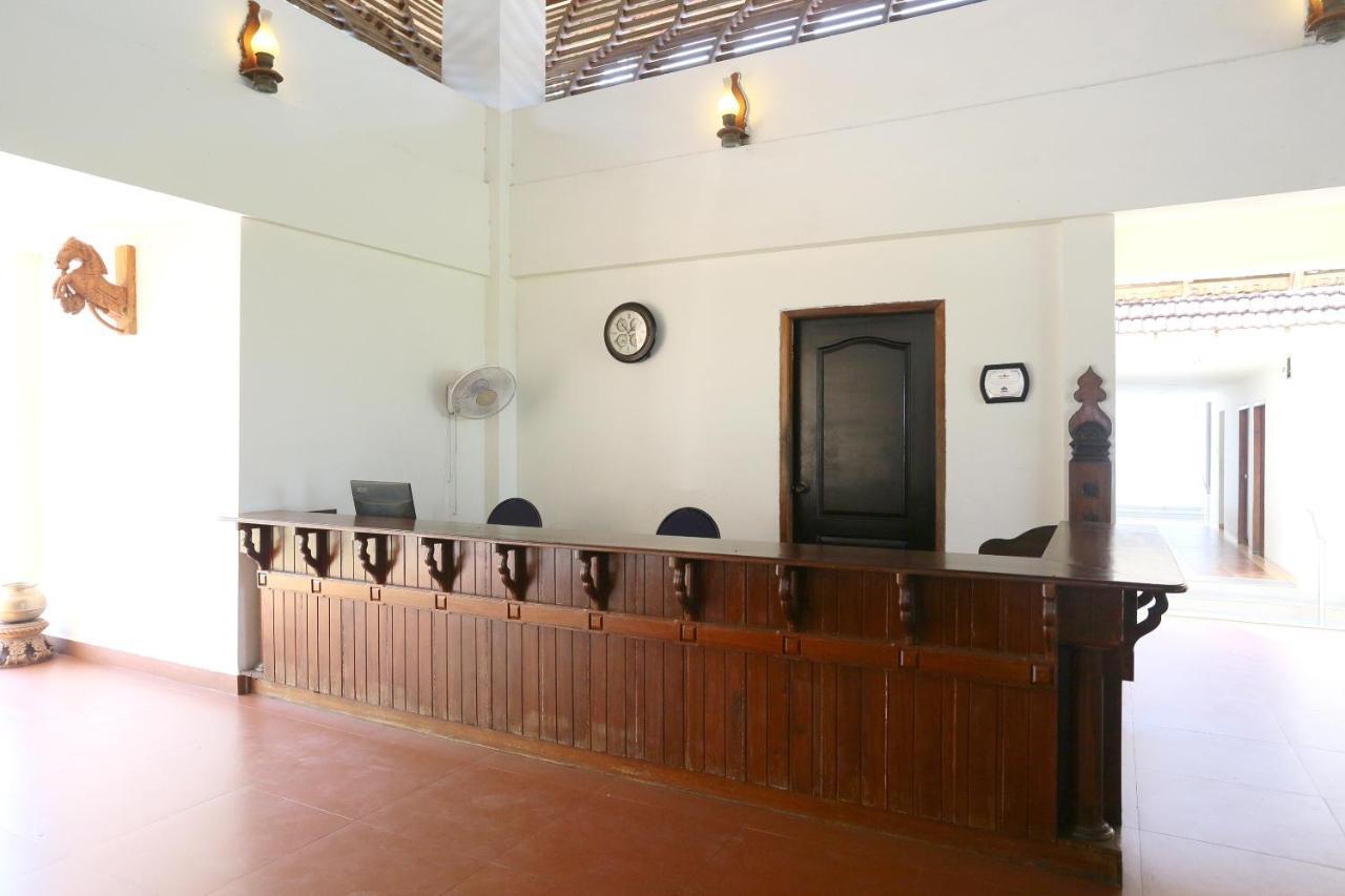 Oyo 26874 Manor Backwater Resort Kumarakom Exterior photo