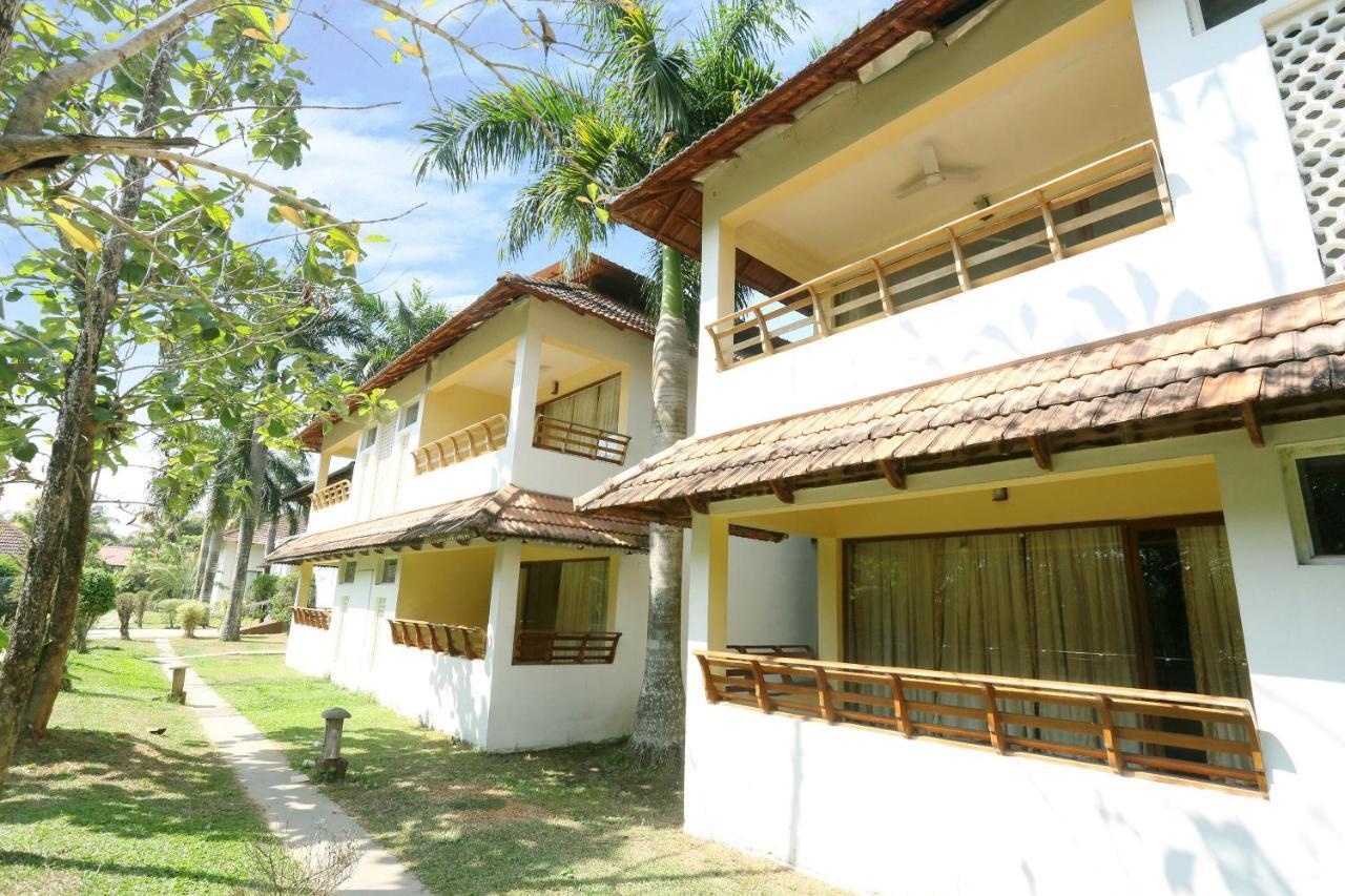 Oyo 26874 Manor Backwater Resort Kumarakom Exterior photo