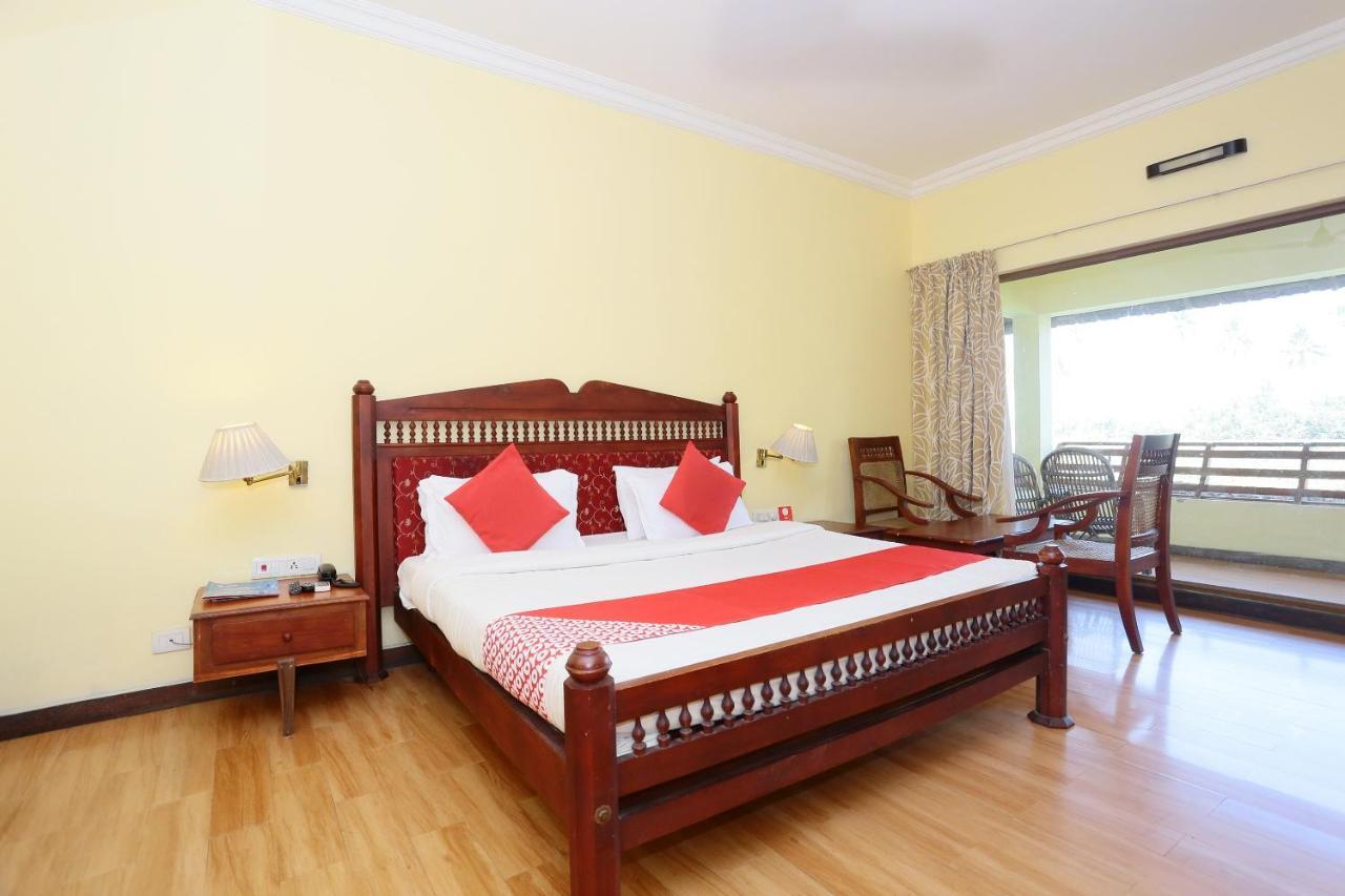 Oyo 26874 Manor Backwater Resort Kumarakom Exterior photo