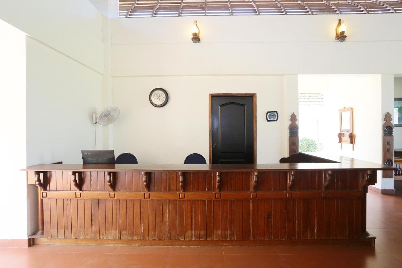 Oyo 26874 Manor Backwater Resort Kumarakom Exterior photo