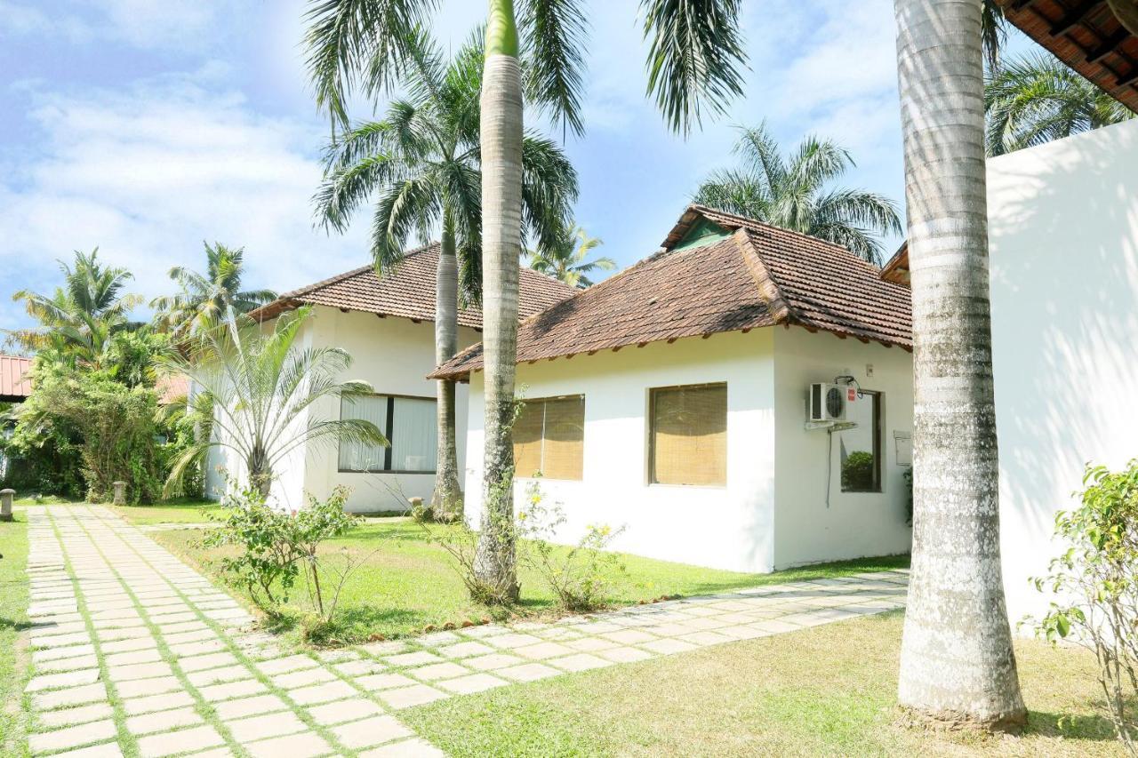 Oyo 26874 Manor Backwater Resort Kumarakom Exterior photo