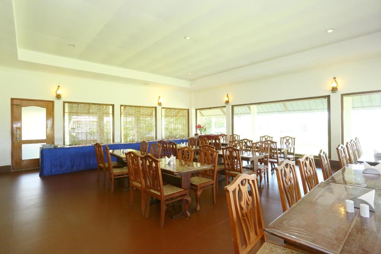 Oyo 26874 Manor Backwater Resort Kumarakom Exterior photo