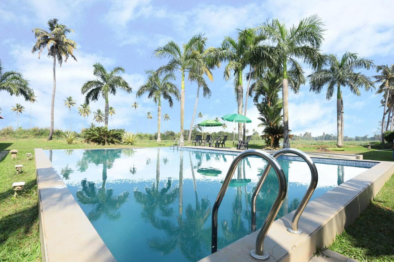 Oyo 26874 Manor Backwater Resort Kumarakom Exterior photo